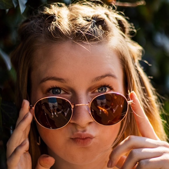 Meet your Posher, Carolyn - Picture 2 of 3